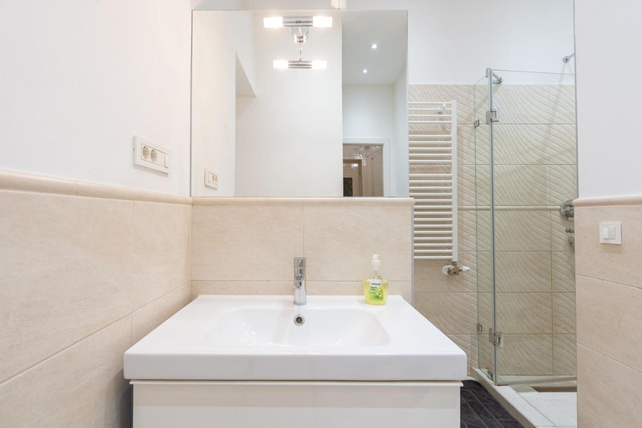 Garys Bright And Spacious Two Bedroom Flat Near Danube Budapesta Exterior foto
