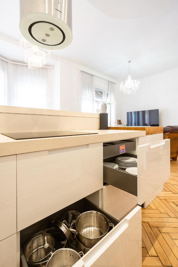 Garys Bright And Spacious Two Bedroom Flat Near Danube Budapesta Exterior foto