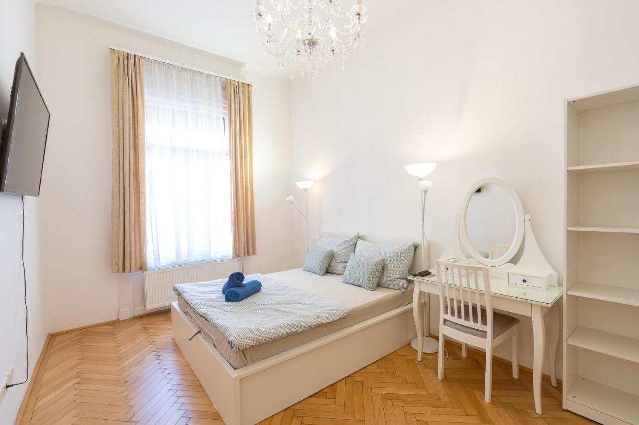 Garys Bright And Spacious Two Bedroom Flat Near Danube Budapesta Exterior foto