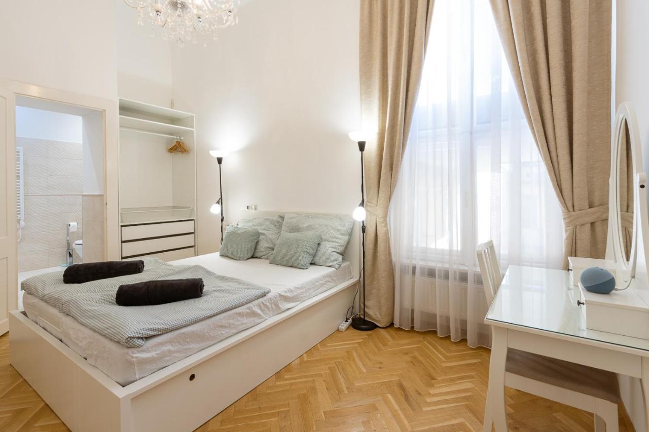 Garys Bright And Spacious Two Bedroom Flat Near Danube Budapesta Exterior foto